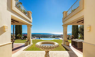 Charmante villa de luxe espagnole à vendre, en première ligne de golf avec vue panoramique sur le terrain à Marbella - Benahavis 40874 