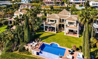 Charmante villa de luxe espagnole à vendre, en première ligne de golf avec vue panoramique sur le terrain à Marbella - Benahavis 40877 