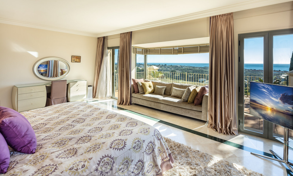 Charmante villa de luxe espagnole à vendre, en première ligne de golf avec vue panoramique sur le terrain à Marbella - Benahavis 40879