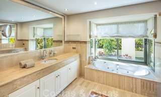 Charmante villa de luxe espagnole à vendre, en première ligne de golf avec vue panoramique sur le terrain à Marbella - Benahavis 40880 