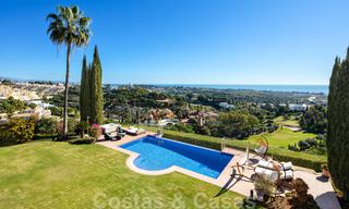 Charmante villa de luxe espagnole à vendre, en première ligne de golf avec vue panoramique sur le terrain à Marbella - Benahavis 40881 