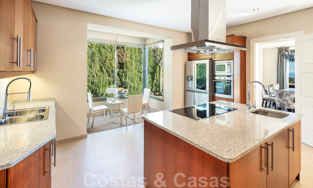 Charmante villa de luxe espagnole à vendre, en première ligne de golf avec vue panoramique sur le terrain à Marbella - Benahavis 40882