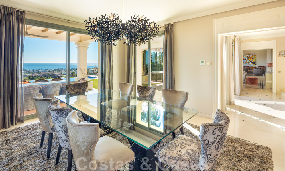 Charmante villa de luxe espagnole à vendre, en première ligne de golf avec vue panoramique sur le terrain à Marbella - Benahavis 40883