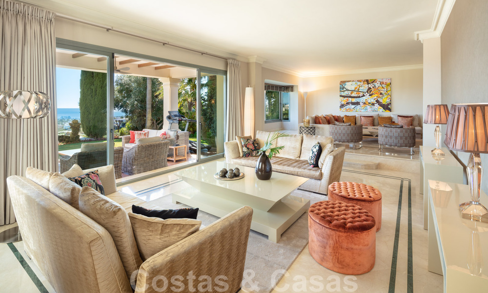 Charmante villa de luxe espagnole à vendre, en première ligne de golf avec vue panoramique sur le terrain à Marbella - Benahavis 40884