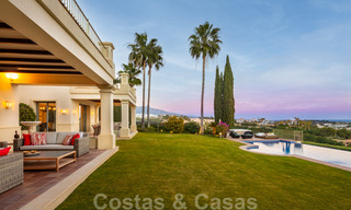 Charmante villa de luxe espagnole à vendre, en première ligne de golf avec vue panoramique sur le terrain à Marbella - Benahavis 40890 