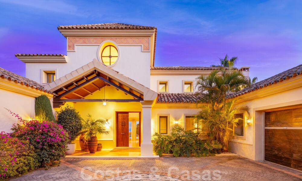 Charmante villa de luxe espagnole à vendre, en première ligne de golf avec vue panoramique sur le terrain à Marbella - Benahavis 40893