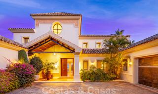 Charmante villa de luxe espagnole à vendre, en première ligne de golf avec vue panoramique sur le terrain à Marbella - Benahavis 40893 