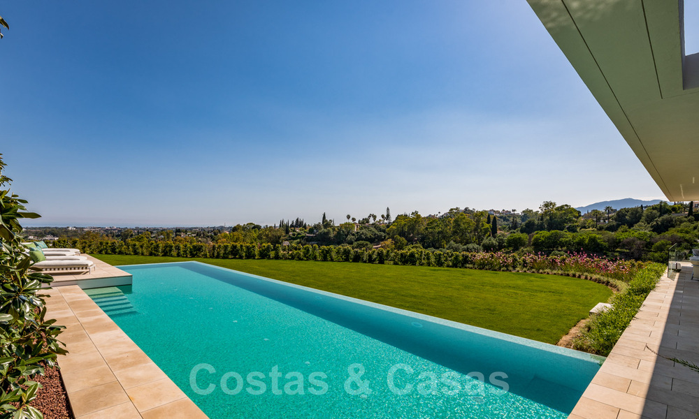 Spacieuse villa moderne à vendre avec vue spectaculaire sur la mer dans une communauté fermée à Benahavis - Marbella 40667