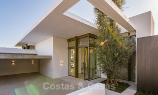 Spacieuse villa moderne à vendre avec vue spectaculaire sur la mer dans une communauté fermée à Benahavis - Marbella 40712 