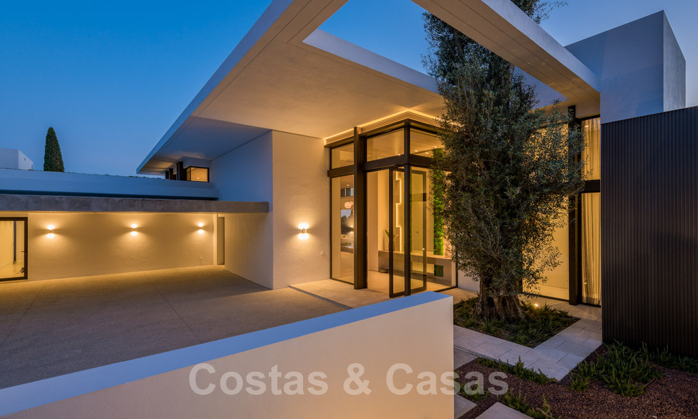 Spacieuse villa moderne à vendre avec vue spectaculaire sur la mer dans une communauté fermée à Benahavis - Marbella 40770