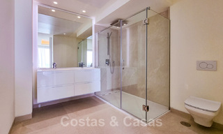 Penthouses luxueux à vendre dans un complexe reconstruit, en première ligne de la plage avec une vue imprenable sur la mer, dans le centre d'Estepona 40625 