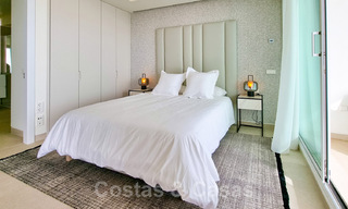 Penthouses luxueux à vendre dans un complexe reconstruit, en première ligne de la plage avec une vue imprenable sur la mer, dans le centre d'Estepona 40627 