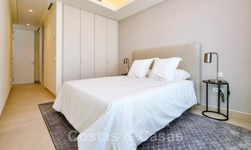 Penthouses luxueux à vendre dans un complexe reconstruit, en première ligne de la plage avec une vue imprenable sur la mer, dans le centre d'Estepona 40636