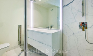 Penthouses luxueux à vendre dans un complexe reconstruit, en première ligne de la plage avec une vue imprenable sur la mer, dans le centre d'Estepona 40637 