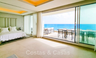 Penthouses luxueux à vendre dans un complexe reconstruit, en première ligne de la plage avec une vue imprenable sur la mer, dans le centre d'Estepona 40644 