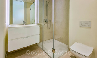 Penthouses luxueux à vendre dans un complexe reconstruit, en première ligne de la plage avec une vue imprenable sur la mer, dans le centre d'Estepona 40647 