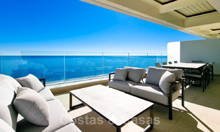 Penthouses luxueux à vendre dans un complexe reconstruit, en première ligne de la plage avec une vue imprenable sur la mer, dans le centre d'Estepona 40649 