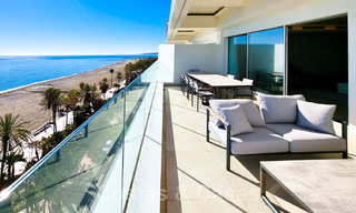 Penthouses luxueux à vendre dans un complexe reconstruit, en première ligne de la plage avec une vue imprenable sur la mer, dans le centre d'Estepona 40650 
