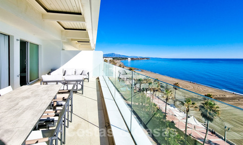 Penthouses luxueux à vendre dans un complexe reconstruit, en première ligne de la plage avec une vue imprenable sur la mer, dans le centre d'Estepona 40651