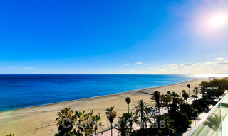 Penthouses luxueux à vendre dans un complexe reconstruit, en première ligne de la plage avec une vue imprenable sur la mer, dans le centre d'Estepona 40656 