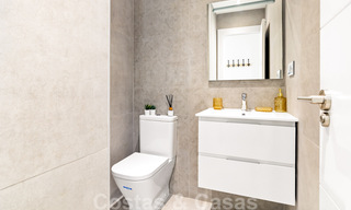 Penthouse entièrement rénové à vendre, avec vue panoramique sur la mer, dans un complexe situé en première ligne de plage, à Estepona 41066 