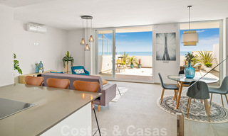 Penthouse entièrement rénové à vendre, avec vue panoramique sur la mer, dans un complexe situé en première ligne de plage, à Estepona 41074 