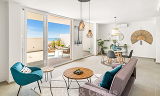 Penthouse entièrement rénové à vendre, avec vue panoramique sur la mer, dans un complexe situé en première ligne de plage, à Estepona 41076 