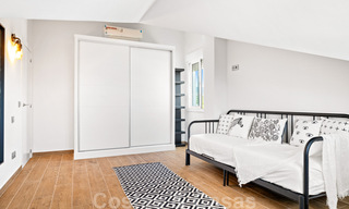 Penthouse entièrement rénové à vendre, avec vue panoramique sur la mer, dans un complexe situé en première ligne de plage, à Estepona 41082 