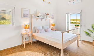 Penthouse entièrement rénové à vendre, avec vue panoramique sur la mer, dans un complexe situé en première ligne de plage, à Estepona 41085 