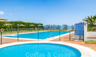Penthouse entièrement rénové à vendre, avec vue panoramique sur la mer, dans un complexe situé en première ligne de plage, à Estepona 41095 