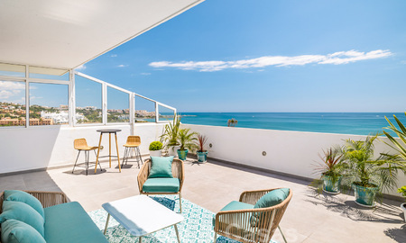 Penthouse entièrement rénové à vendre, avec vue panoramique sur la mer, dans un complexe situé en première ligne de plage, à Estepona 41098