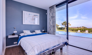 Villa de luxe moderne, prête à être emménagée, à vendre avec vue panoramique sur la montagne et la mer, dans un complexe fermé à Marbella - Benahavis 41045 