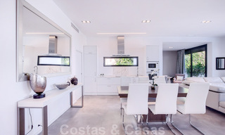 Villa de luxe moderne, prête à être emménagée, à vendre avec vue panoramique sur la montagne et la mer, dans un complexe fermé à Marbella - Benahavis 41053 