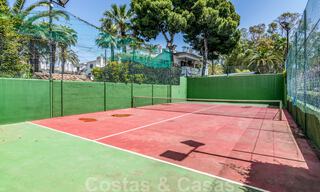 Les pieds dans l'eau! Maison de ville à vendre, en première ligne de plage et à distance de marche du centre d'Estepona 40827 