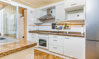 Les pieds dans l'eau! Maison de ville à vendre, en première ligne de plage et à distance de marche du centre d'Estepona 40829 