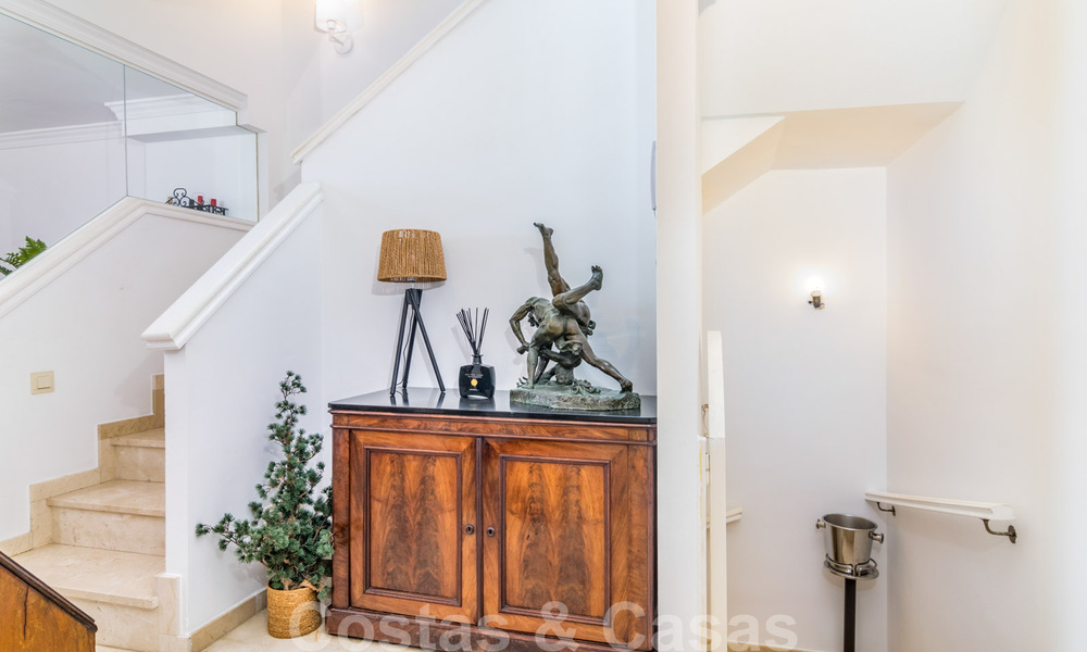 Les pieds dans l'eau! Maison de ville à vendre, en première ligne de plage et à distance de marche du centre d'Estepona 40831