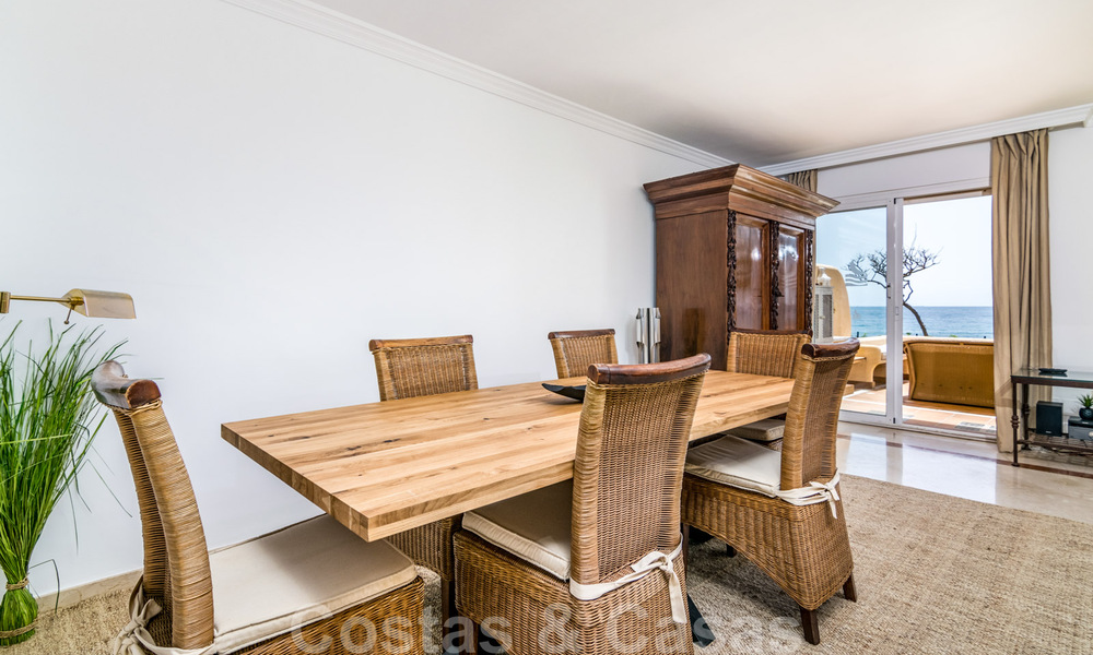 Les pieds dans l'eau! Maison de ville à vendre, en première ligne de plage et à distance de marche du centre d'Estepona 40833