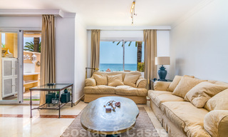 Les pieds dans l'eau! Maison de ville à vendre, en première ligne de plage et à distance de marche du centre d'Estepona 40834 