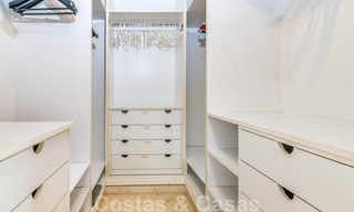 Les pieds dans l'eau! Maison de ville à vendre, en première ligne de plage et à distance de marche du centre d'Estepona 40851 