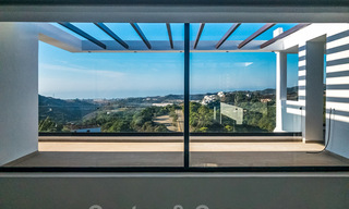 Vente d'une villa de luxe avec vue panoramique sur la mer dans un prestigieux complexe de golf à Benahavis - Marbella 40940 