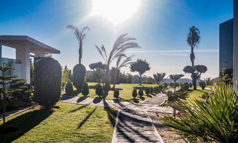 Vente d'une villa de luxe avec vue panoramique sur la mer dans un prestigieux complexe de golf à Benahavis - Marbella 40942