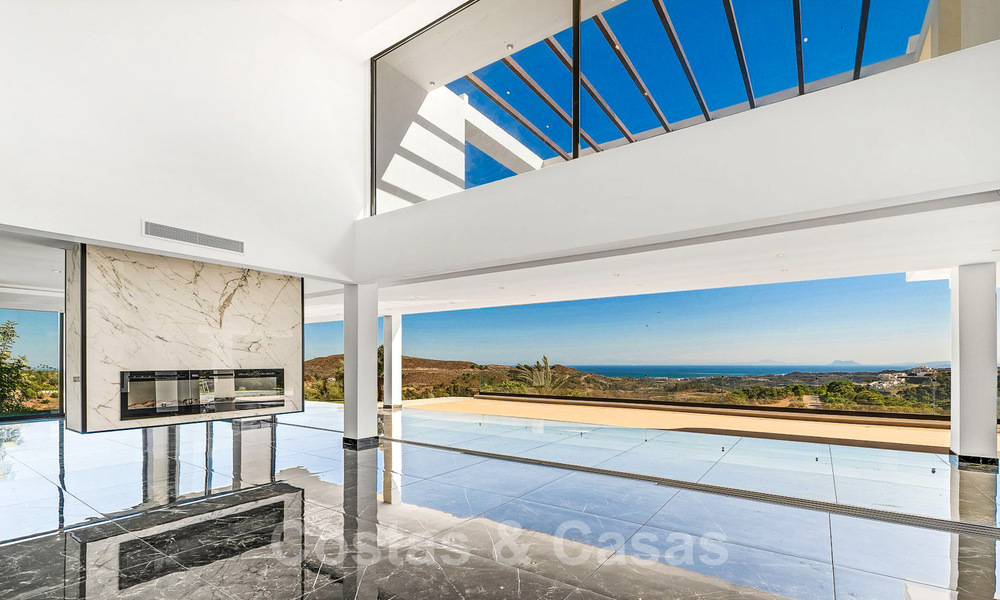 Vente d'une villa de luxe avec vue panoramique sur la mer dans un prestigieux complexe de golf à Benahavis - Marbella 40945