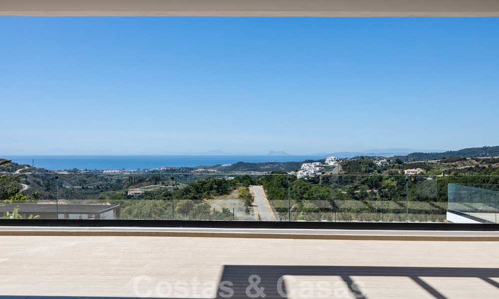 Vente d'une villa de luxe avec vue panoramique sur la mer dans un prestigieux complexe de golf à Benahavis - Marbella 40951