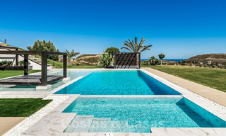 Vente d'une villa de luxe avec vue panoramique sur la mer dans un prestigieux complexe de golf à Benahavis - Marbella 40955 
