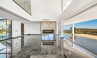 Vente d'une villa de luxe avec vue panoramique sur la mer dans un prestigieux complexe de golf à Benahavis - Marbella 40957 