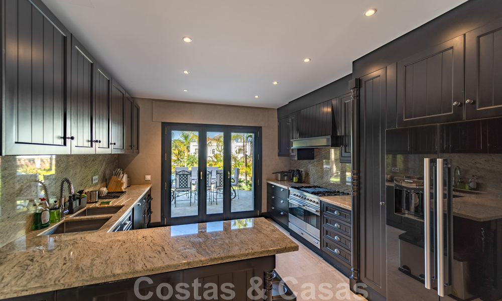 Villa contemporaine, méditerranéenne, de luxe à vendre dans la vallée du golf de Nueva Andalucia, Marbella 40989