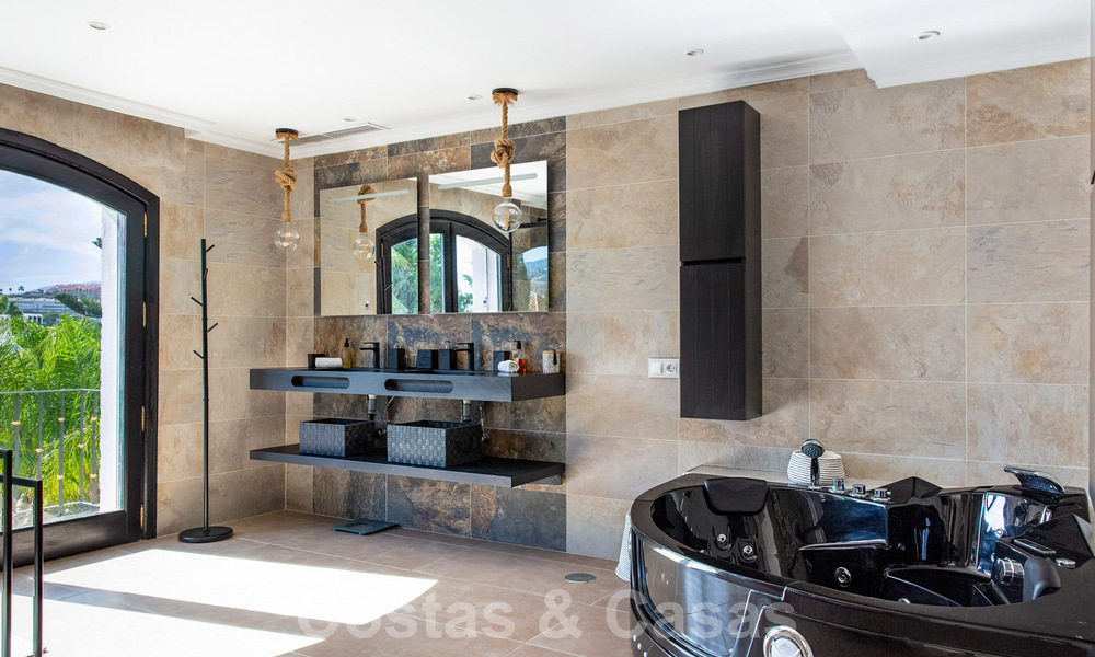 Villa contemporaine, méditerranéenne, de luxe à vendre dans la vallée du golf de Nueva Andalucia, Marbella 41017