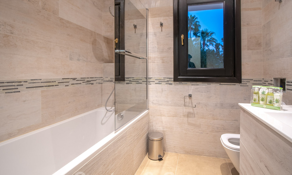 Villa contemporaine, méditerranéenne, de luxe à vendre dans la vallée du golf de Nueva Andalucia, Marbella 41028