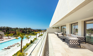 Luxueux penthouse exclusif avec une immense solarium et une piscine privée à vendre à Marbella, Golden Mile 41105 