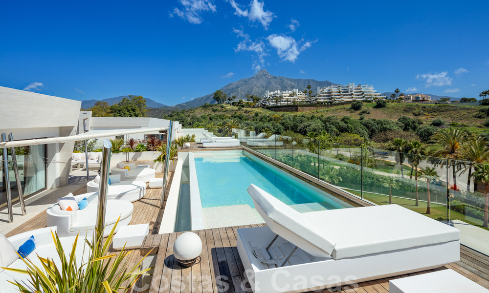 Luxueux penthouse exclusif avec une immense solarium et une piscine privée à vendre à Marbella, Golden Mile 41108
